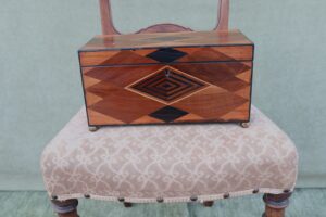 Fine Regency C1825 specimen tea caddy with satinwood interior.