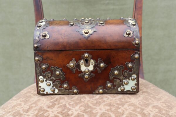 Fine Mid Victorian figured walnut tea caddy