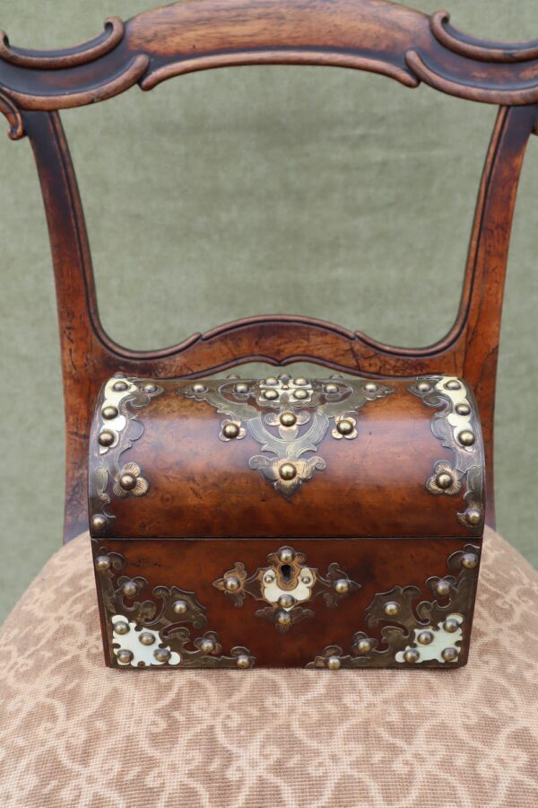 Fine Mid Victorian figured walnut tea caddy